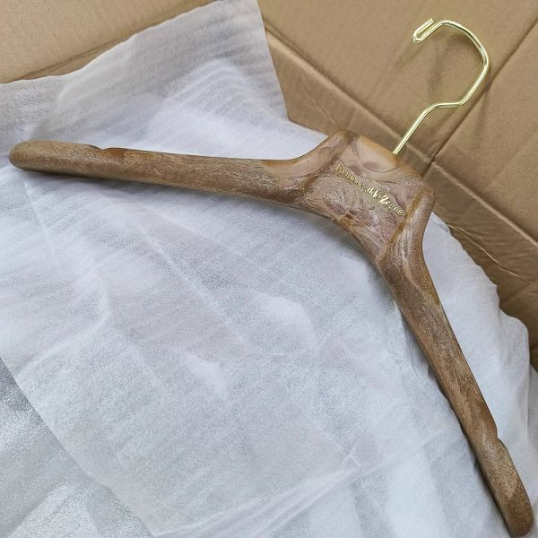 Plastic hangers with metal hooks plastic clothes hangers heavy duty durable coat and clothes hangers(001)
